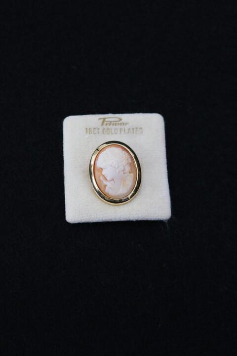 PRIMOR - gold plated cameo brooch