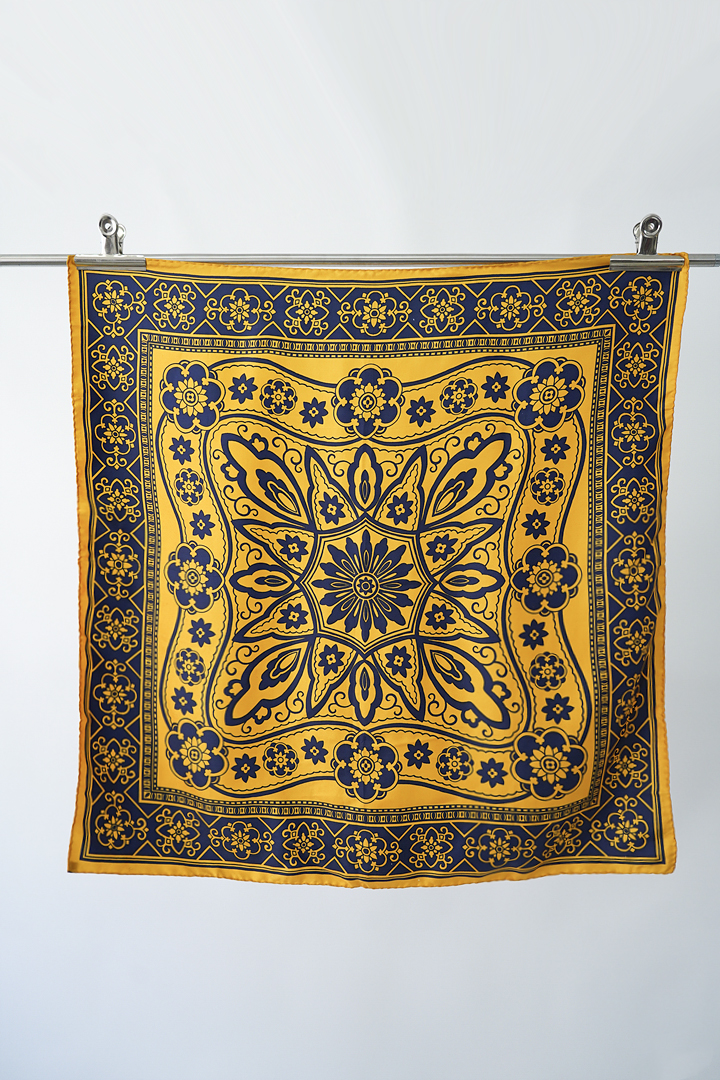 80&#039;s vintage silk scarf