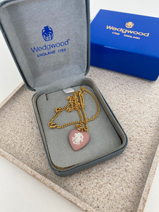 WEDGWOOD ENGLAND - cameo necklace